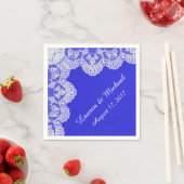 Royal Blue Faux White Lace Border Wedding Servetten (Insitu)