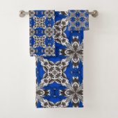 Royal Blue Grey en White Repeat Tegel Pattern Bad Handdoek (Insitu)