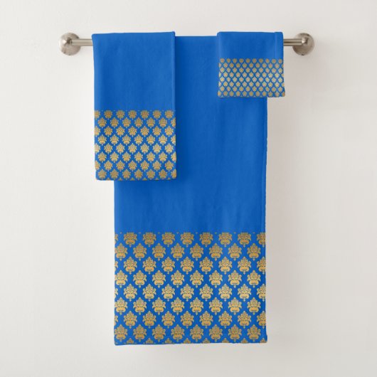 Royal Blue met Gold Flourish Bad Handdoek (Insitu)