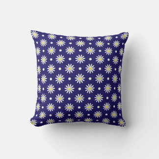 Royal Blue Throw Pillow with Daisies Kussen