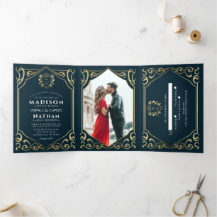 Royal Medieval Fantasy Monogram Weddenschap Drieluik Uitnodiging