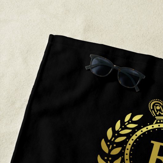 Royal Monogram Gold Laurel Wreath Crown Deco Shell Strandlaken (In situ)