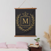 "Royal NMKY Emblem – Monogram M Crest Design" Hangend Wandkleed (Slaapkamer)