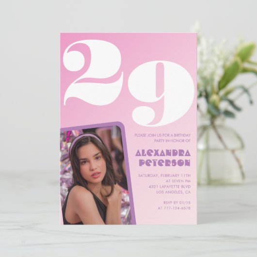 Roze 29e verjaardag uitnodigingen Retro Foto (Staand voorkant)