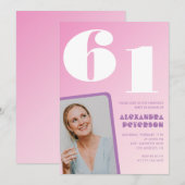 Roze 61e verjaardag uitnodigingen Retro Foto (Voorkant / Achterkant)