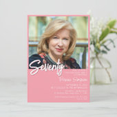 Roze 70e verjaardag foto uitnodiging (Staand voorkant)