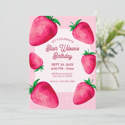 Roze aardbei verjaardagsuitnodiging kaart (Staand voorkant)