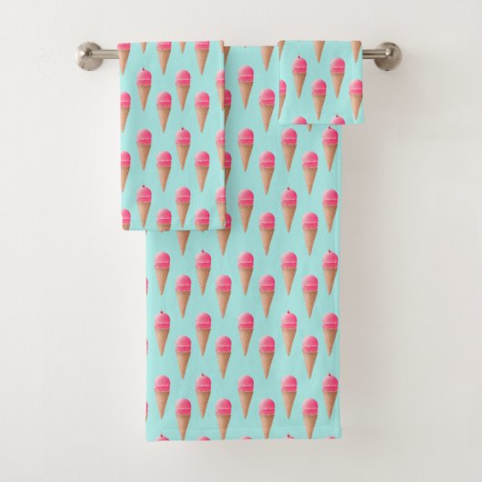 Roze Aardbeien Ice Cone Pattern, Blue Bad Handdoek (Insitu)