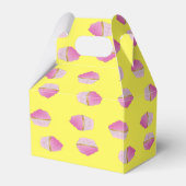 Roze aardbeiencupcakes op geel bedankdoosjes (Achterkant)