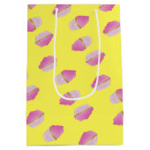 Roze aardbeiencupcakes op geel medium cadeauzakje (Achterkant)