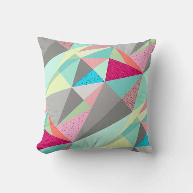 Roze Abstracte driehoekspatroon, Aqua Yellow Grijs Kussen (Voorkant)