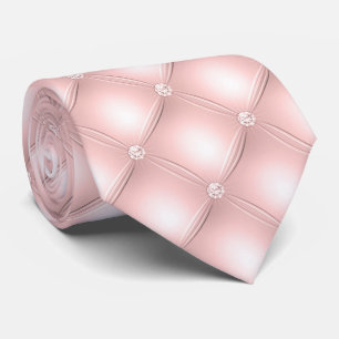 Roze achtergrond en parels stropdas