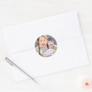 Roze achtergrond & lieve meid ronde sticker