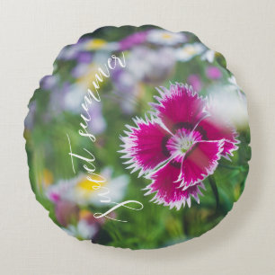 Roze anjer met mazen rond kussen