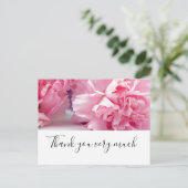 Roze anjerbloemen op witte achtergrond briefkaart (Staand voorkant)