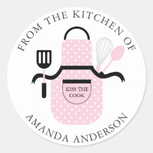 Roze Apron Kus de Cook uit de keuken van Ronde Sticker