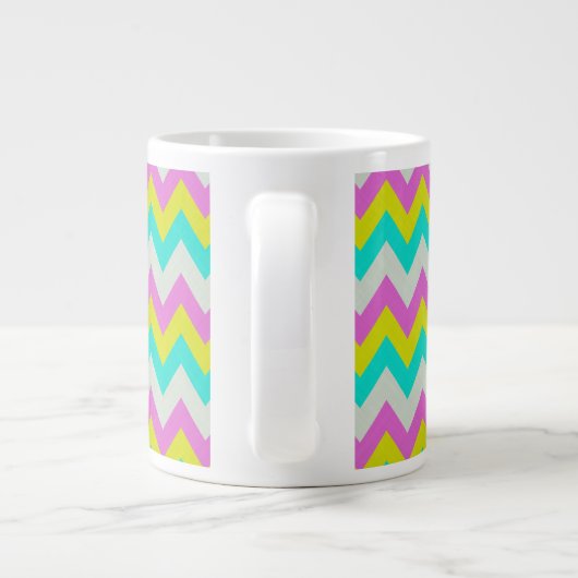 Roze Aqua Yellow Whirn Chevron Quatrefoil Monogram Extra Grote Mok (Achterkant)