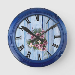 Roze Arty Flowers op Blue-wood textuur Ronde Klok