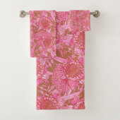 Roze Australische protea en Waratah Pattern Bad Handdoek (Insitu)