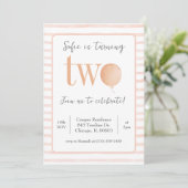 Roze ballon tweede verjaardag uitnodiging (Staand voorkant)