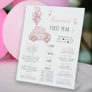 Roze ballonnen en auto 1e verjaardag mijlpaal bord reclamebord met voetstuk