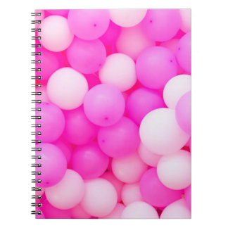 Roze Ballons Feestelijke achtergrond ontwerp. Notitieboek