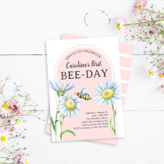 Roze Bee-Day verjaardagsuitnodiging met madeliefje Kaart