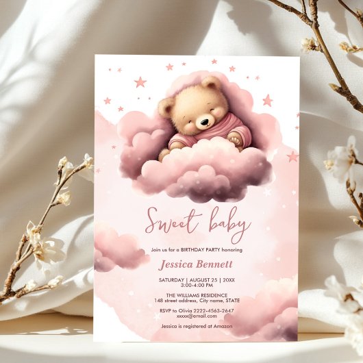 Roze beer op de baby-verjaardagsuitnodiging kaart