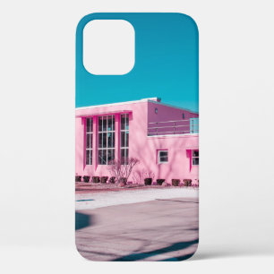 Roze betonbouw onder duidelijke blauwe hemel iPhone 12 hoesje