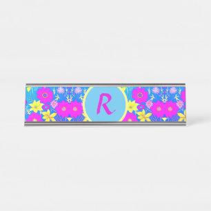 Roze blauw geel bloemenpatroon achtergrond voeg na bureau naambordje