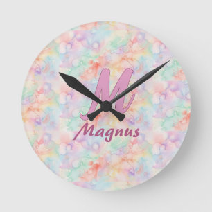 roze blauwe waterverf pastel monogram naam letter  ronde klok