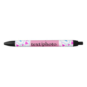 Roze blauwe waterverfpatroon voeg naam tekst aan o zwarte inkt pen