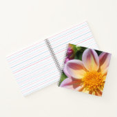 Roze bloem, helder geel centrum - macrofoto notitieboek (Binnen)