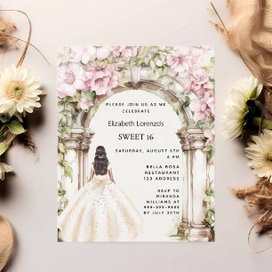 Roze bloemen boog witte jurk Sweet 16 uitnodiging