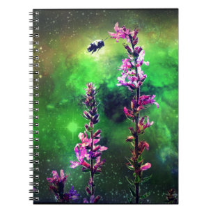 Roze bloemen en bijen tegen de wereld notitieboek