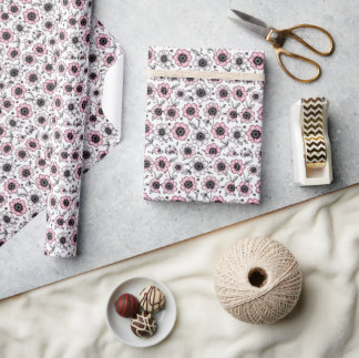 Roze bloemen en bladeren schetsontwerp cadeaupapier