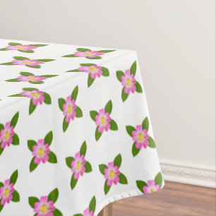 Roze bloemen en groene bladeren op wit tafelkleed