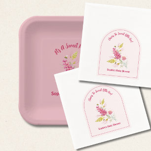 Roze bloemen en hommel Een zoete kleine bij Servet