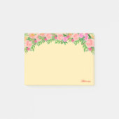 Roze bloemen en kalligrafie op lichtgeel post-it® notes (Voorkant)