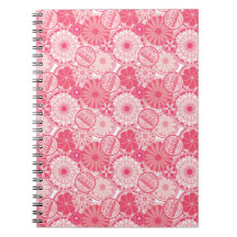 Roze bloemen en piano's