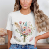 Roze bloemen en veren T-shirt