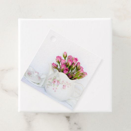 Roze bloemen in het teapothuwelijk bedankjes labels (In situ)