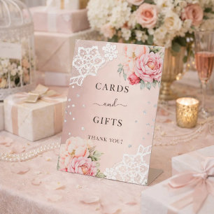 Roze bloemen kant kaarten cadeaus bord reclamebord met voetstuk