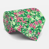 Roze bloemen op een bleke groene achtergrond stropdas (Opgerold)