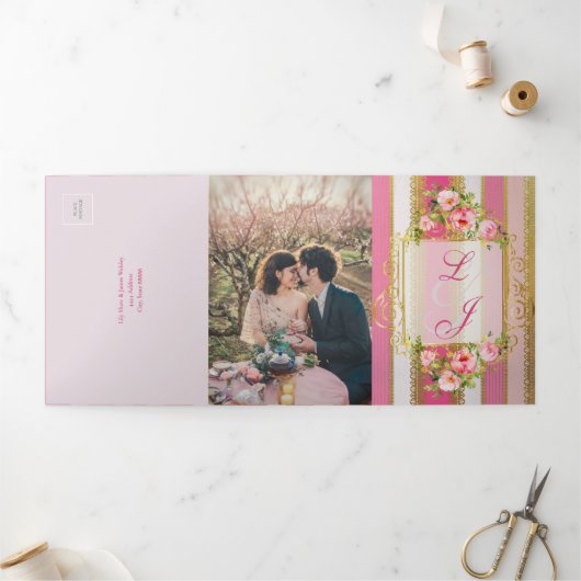 Roze Bloemen Regency Era Bruiloft Drieluik Uitnodiging (Buitenkant)