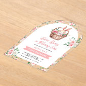 Roze Bloemen Sommige Bunny Wordt Een 1E Verjaardag Acryl Uitnodigingen (Laagn)