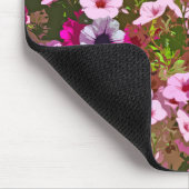 Roze bloemen van petunia muismat (Hoek)