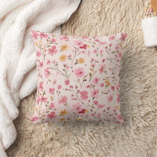 Roze bloemenvormig monogram kussen