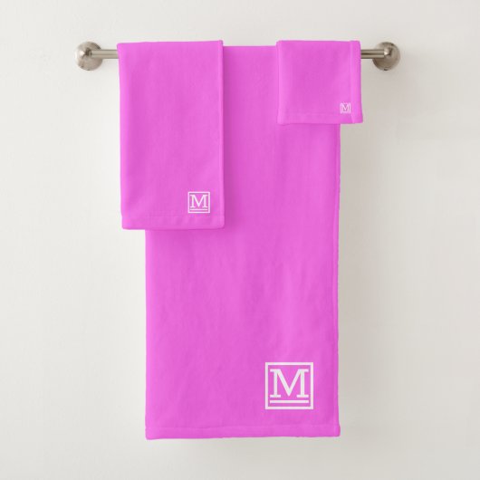 Roze blok monogram bad handdoek (Insitu)