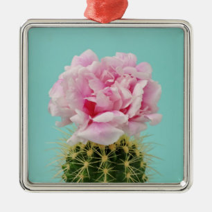 Roze Bloom Atop Spiky Cactus Metalen Ornament